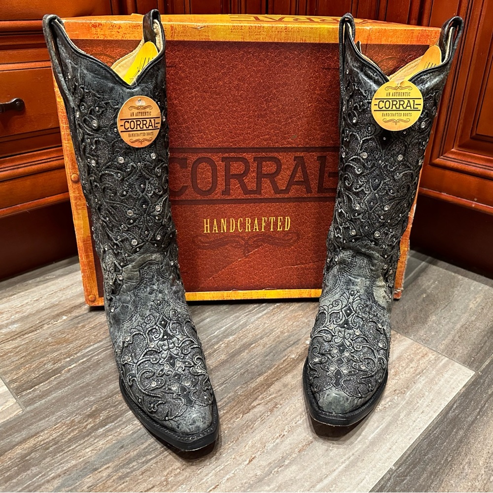 Corral A3672 Gray Glitter Flower Embroidery Crystal Rhinestone Cowboy Boots 7.5